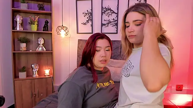 Snapshot of Andy_and_emma chatting on 01/20/25, 12:49 Andy and emma online show from 01/20/25, 12:49