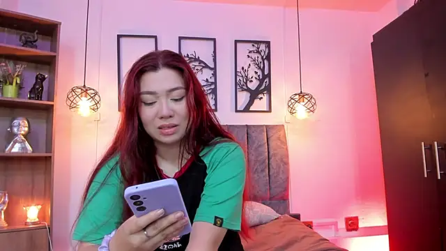 Snapshot of Andy_and_emma chatting on 01/21/25, 02:37 Andy and emma online show from 01/21/25, 02:37