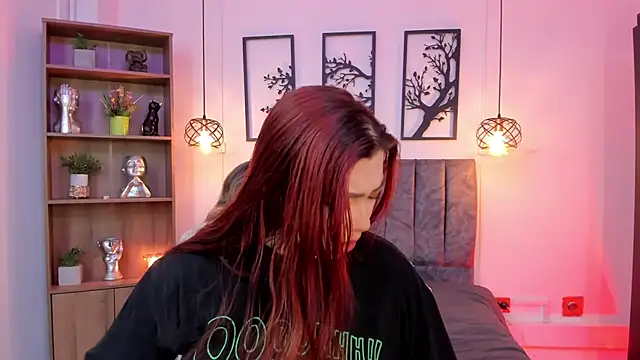 Snapshot of Andy_and_emma chatting on 02/03/25, 12:47 Andy and emma online show from 02/03/25, 12:47