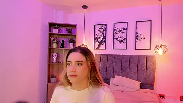 Snapshot of Andy_and_emma chatting on 03/15/25, 12:34 Andy and emma online show from 03/15/25, 12:34