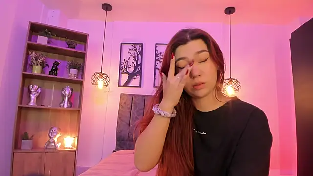 Snapshot of Andy_and_emma chatting on 03/15/25, 03:37 Andy and emma online show from 03/15/25, 03:37