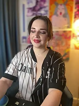 HoneySweetBee online show from 03/01/26, 03:58