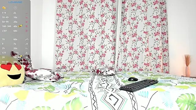 Snapshot of k_sensual chatting on 12/17/24, 10:23 k sensual online show from 12/17/24, 10:23