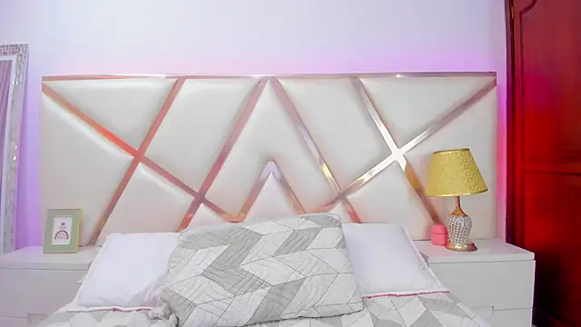 NinnaVous online show from 01/21/25, 05:30