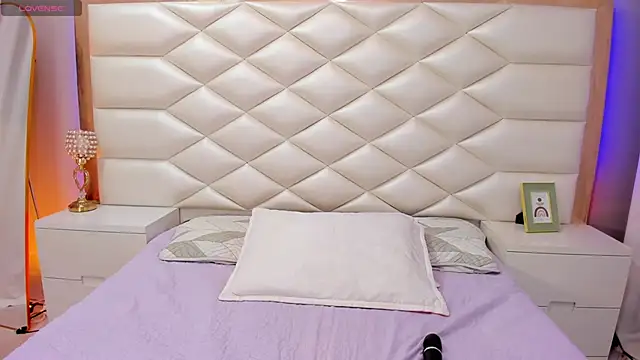 NinnaVous online show from 04/21/26, 01:18