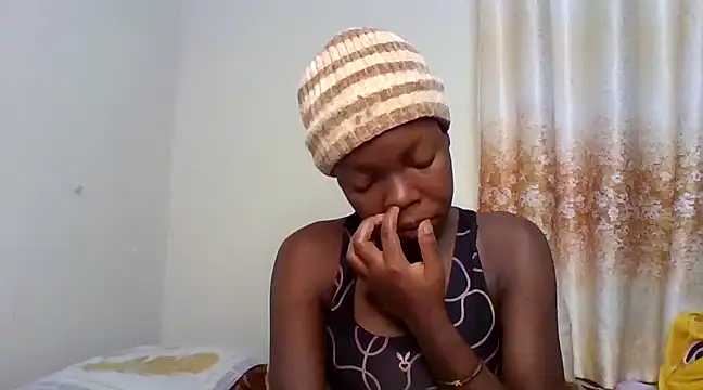 hunnybee007 online show from 03/17/25, 01:46