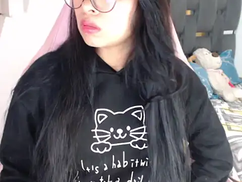 Snapshot of Alizon95 chatting on 03/19/26, 07:40 Alizon95 online show from 03/19/26, 07:40