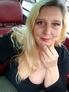 BecciDeluxe online show from 04/13/26, 07:58