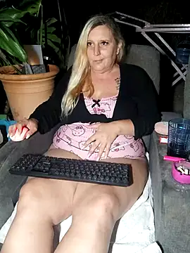 BecciDeluxe online show from 06/13/26, 10:18