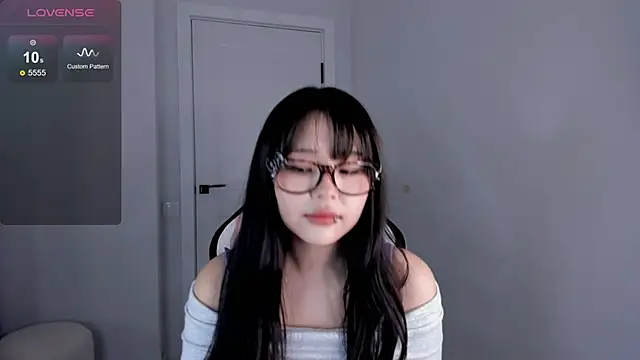 hee young11 online show from 10/01/25, 08:42