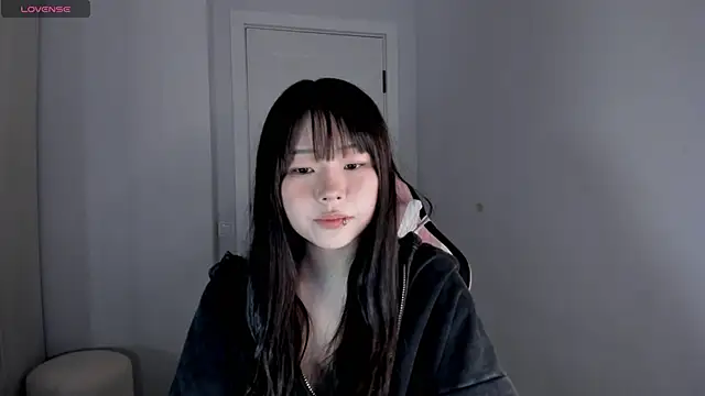 hee young11 online show from 10/24/25, 11:06