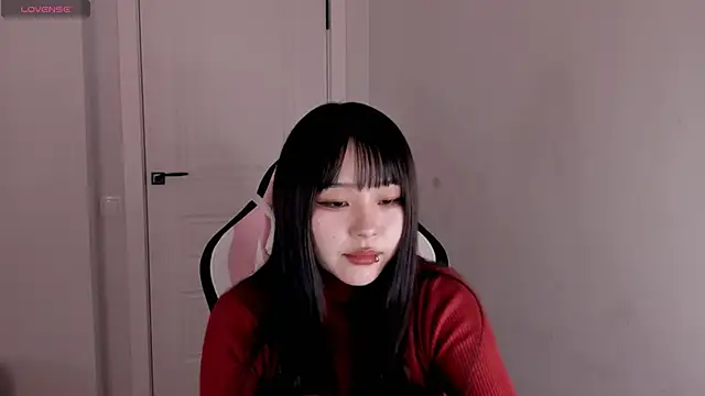 hee young11 online show from 11/11/25, 02:33