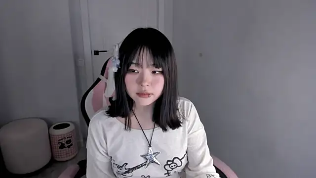 hee young11 online show from 11/26/25, 08:21