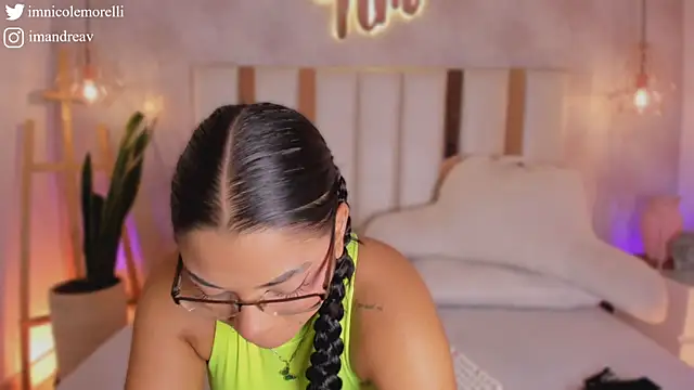 Nicolemorelli2 online show from 11/27/25, 12:18