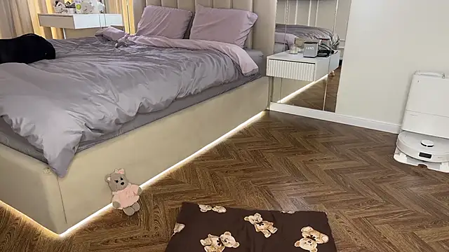 Snapshot of Elsa_Ice chatting on 10/13/25, 08:47 Elsa Ice online show from 10/13/25, 08:47