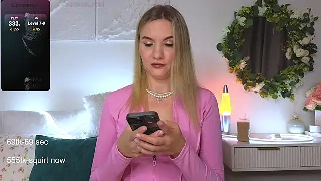 Snapshot of Maria_Shy chatting on 09/19/25, 07:54 Maria Shy online show from 09/19/25, 07:54