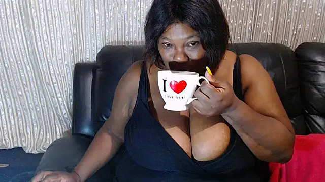 Snapshot of MATUREBUSSTY chatting on 02/23/25, 12:41 MATUREBUSSTY online show from 02/23/25, 12:41