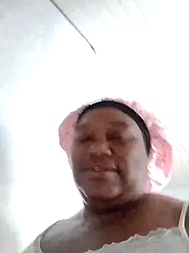 Snapshot of MATUREBUSSTY chatting on 03/12/25, 04:08 MATUREBUSSTY online show from 03/12/25, 04:08