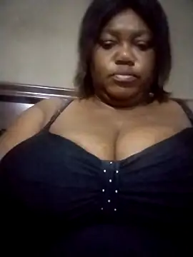 Snapshot of MATUREBUSSTY chatting on 09/27/25, 12:15 MATUREBUSSTY online show from 09/27/25, 12:15