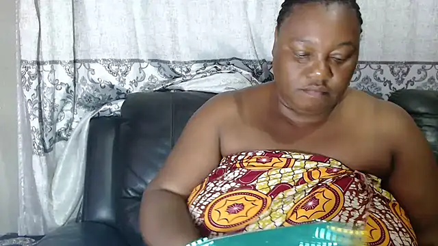 Snapshot of MATUREBUSSTY chatting on 02/24/26, 06:28 MATUREBUSSTY online show from 02/24/26, 06:28