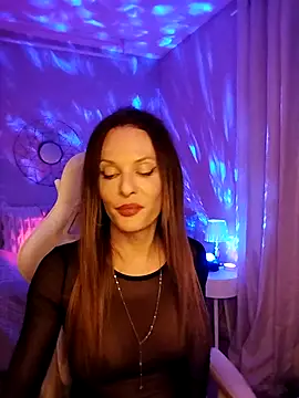 Snapshot of Luna_Kitanna chatting on 12/04/25, 10:29 Luna Kitanna online show from 12/04/25, 10:29