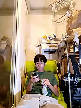 Snapshot of freeeeeessssss111 chatting on 10/13/25, 03:12 freeeeeessssss111 online show from 10/13/25, 03:12