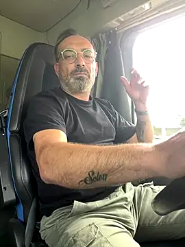 Snapshot of dzhakar chatting on 09/26/25, 10:19 dzhakar online show from 09/26/25, 10:19