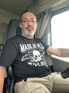 Snapshot of dzhakar chatting on 10/17/25, 10:07 dzhakar online show from 10/17/25, 10:07