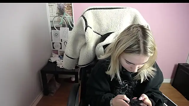 viktoria lovely online show from 12/18/25, 09:37