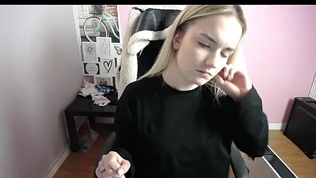 viktoria lovely online show from 12/19/25, 12:45