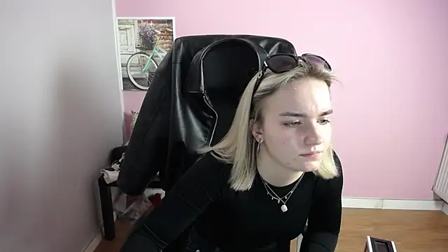 viktoria lovely online show from 04/29/26, 11:03