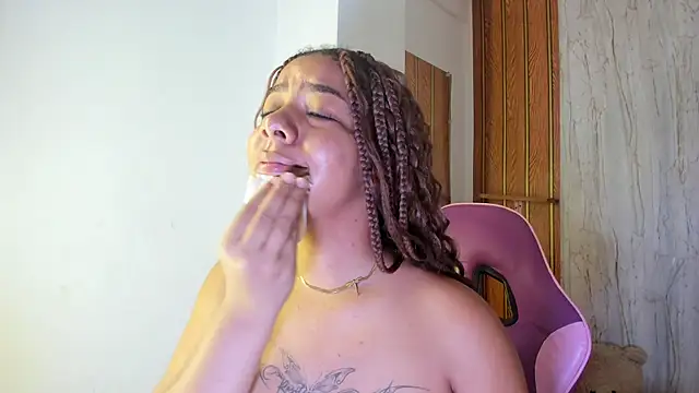 Alika01 online show from 10/26/25, 01:39