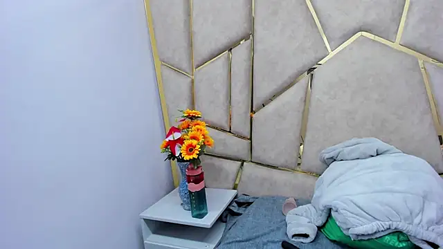 Snapshot of Kloe_Candy1 chatting on 11/26/25, 04:46 Kloe Candy1 online show from 11/26/25, 04:46