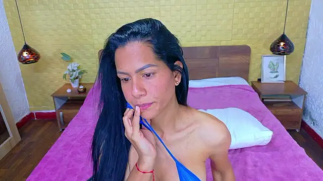 Snapshot of Mrs_booty chatting on 12/07/24, 03:52 Mrs booty online show from 12/07/24, 03:52