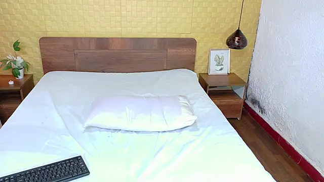 Snapshot of Mrs_booty chatting on 01/10/25, 06:28 Mrs booty online show from 01/10/25, 06:28