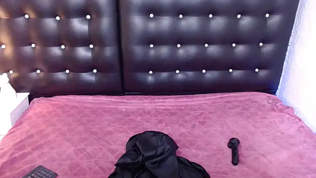 Snapshot of Mrs_booty chatting on 02/01/25, 07:23 Mrs booty online show from 02/01/25, 07:23