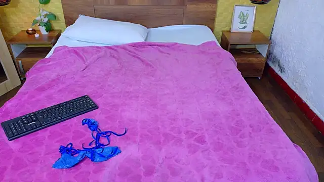 Snapshot of Mrs_booty chatting on 02/12/25, 02:21 Mrs booty online show from 02/12/25, 02:21