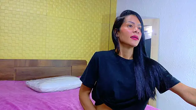 Snapshot of Mrs_booty chatting on 02/16/25, 02:10 Mrs booty online show from 02/16/25, 02:10