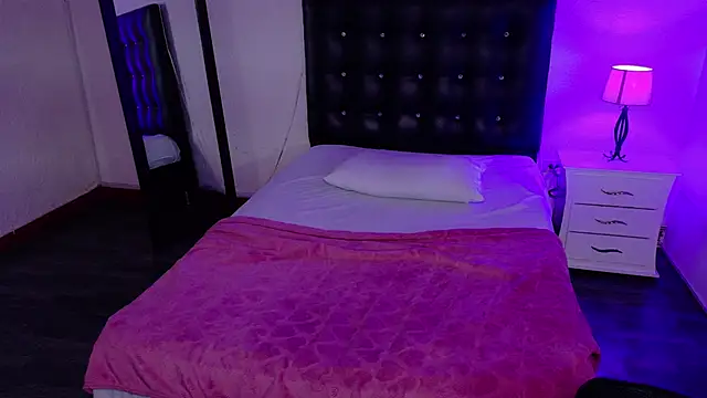 Snapshot of Mrs_booty chatting on 02/18/25, 08:14 Mrs booty online show from 02/18/25, 08:14