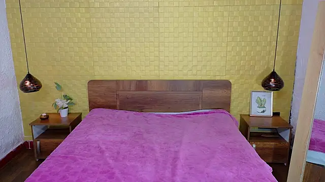 Snapshot of Mrs_booty chatting on 02/28/25, 01:47 Mrs booty online show from 02/28/25, 01:47