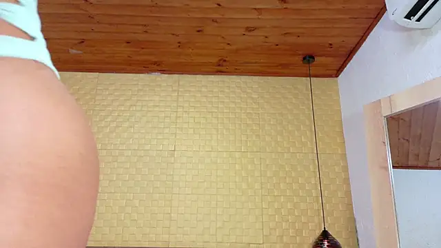 Snapshot of Mrs_booty chatting on 03/10/25, 02:59 Mrs booty online show from 03/10/25, 02:59