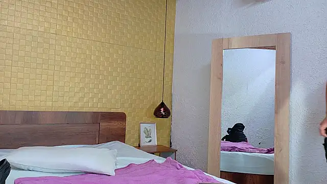 Snapshot of Mrs_booty chatting on 03/14/25, 01:57 Mrs booty online show from 03/14/25, 01:57