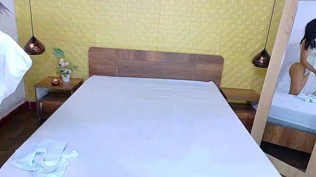 Snapshot of Mrs_booty chatting on 09/25/25, 02:10 Mrs booty online show from 09/25/25, 02:10