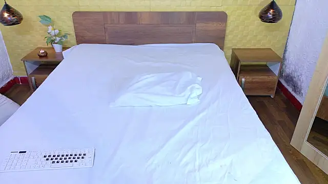 Snapshot of Mrs_booty chatting on 10/01/25, 01:50 Mrs booty online show from 10/01/25, 01:50