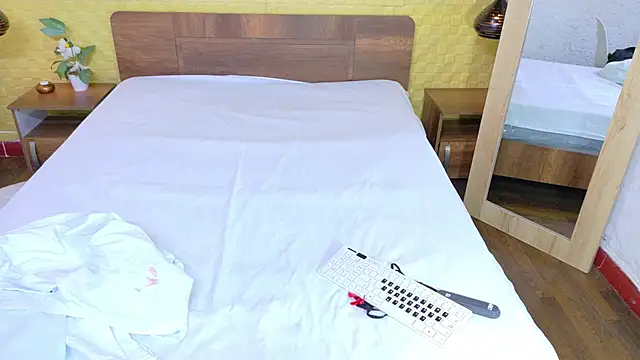 Snapshot of Mrs_booty chatting on 10/07/25, 02:14 Mrs booty online show from 10/07/25, 02:14