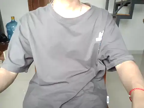 Snapshot of ChenJiaHui2004 chatting on 02/23/25, 09:33 ChenJiaHui2004 online show from 02/23/25, 09:33