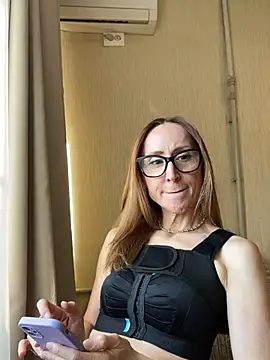 LauraDavis online show from 04/10/26, 02:00