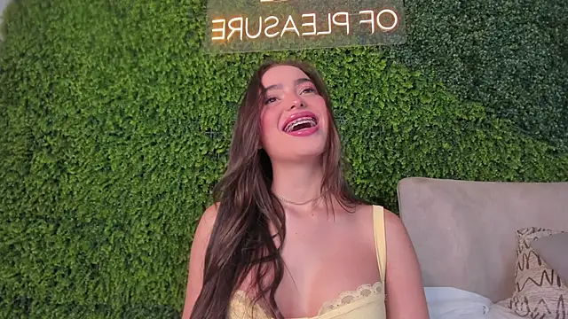 Snapshot of Abby-me chatting on 02/07/25, 11:56 Abby-me online show from 02/07/25, 11:56