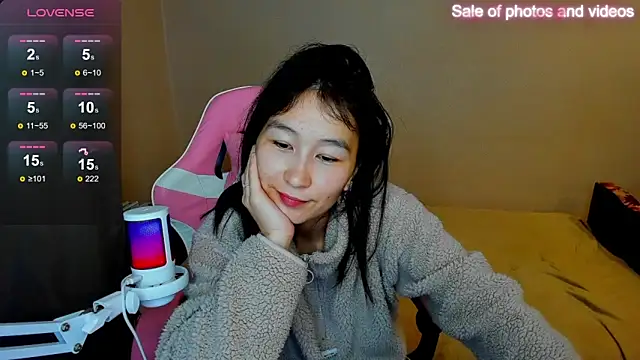 Snapshot of SaraXray chatting on 09/08/25, 03:44 SaraXray online show from 09/08/25, 03:44