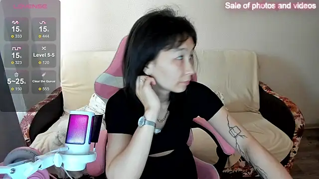 Snapshot of SaraXray chatting on 09/21/25, 03:30 SaraXray online show from 09/21/25, 03:30